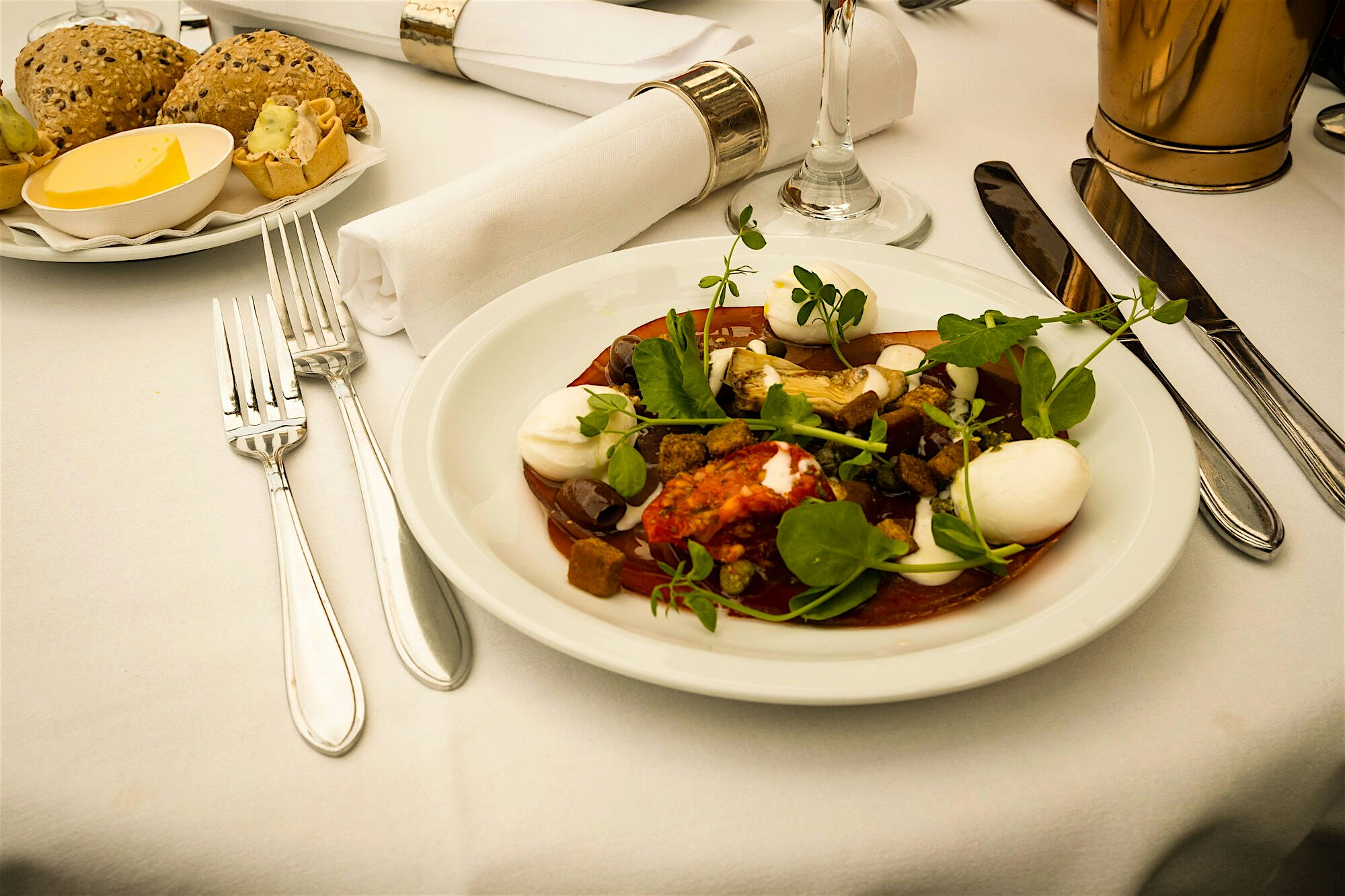 Dinner plate with a salad and cutlery
