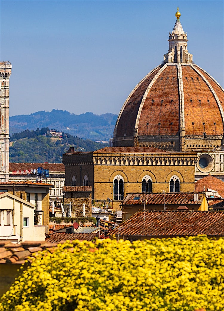 Florence Cathedral (Duomo), Italy, with Brunelleschi’s dome, Giotto’s Campanile, and historic Tuscan city skyline.