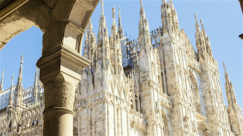 http://cdn.content.tuigroup.com/adamtui/2026_7/24_9/3d8cfe7c-eb88-4c64-bed9-b491009efedb/LOC-001655-shutterstockent_212042134-sundeals-milan-800x450.jpg